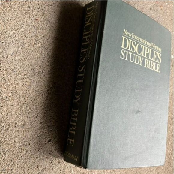 New International Version Disciple’s Study Bible - Picture 2 of 10